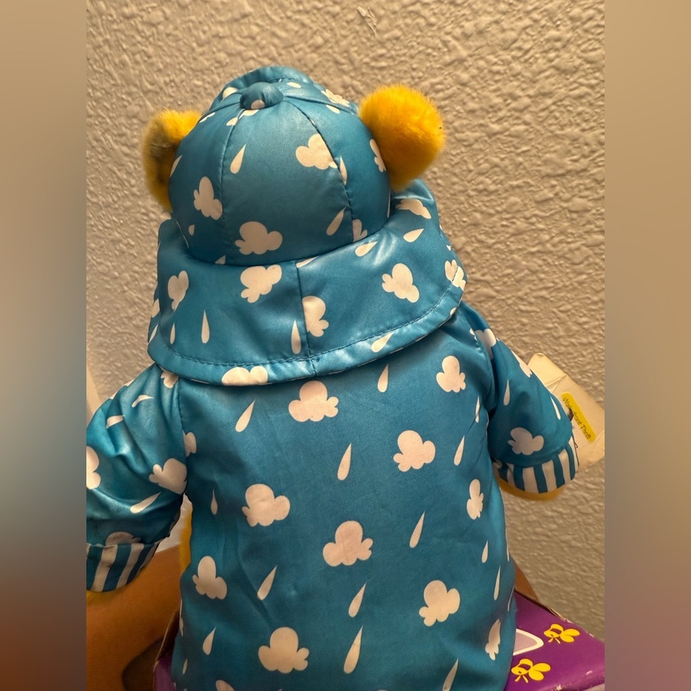Winnie The Pooh Bear Plush Rainy Day Read N Cuddle Stuffed Animal - Picture 5 of 5